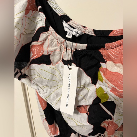 Cupcakes and cashmere jumpsuit size medium - Picture 2 of 5